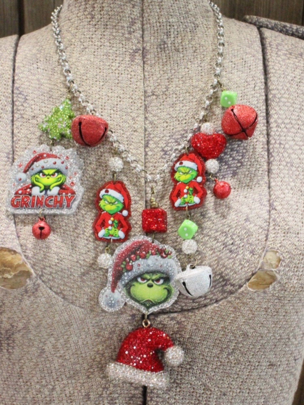 🎉 BOHO Just Grinchy Charm'd Necklace - Picture 1 of 6